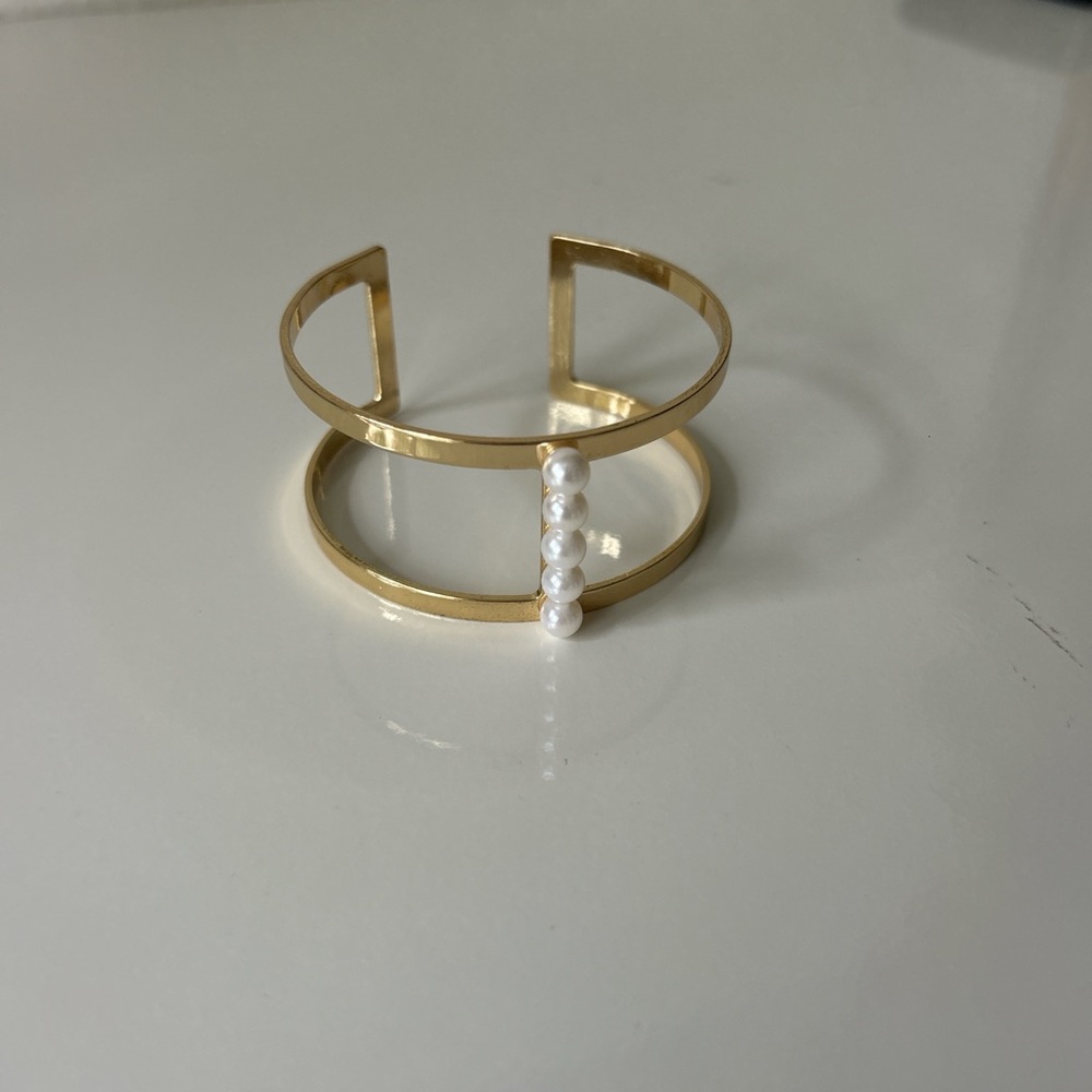 Elegant Gold and Pearl Cuff Bracelet